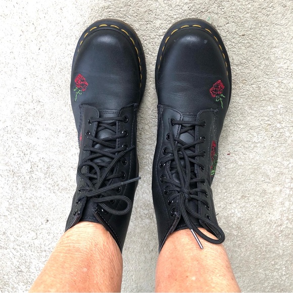 Dr Martens 1460 Vonda Floral Rose Black Leather Lace Up Boots Women’s US Size 7 - Picture 13 of 16